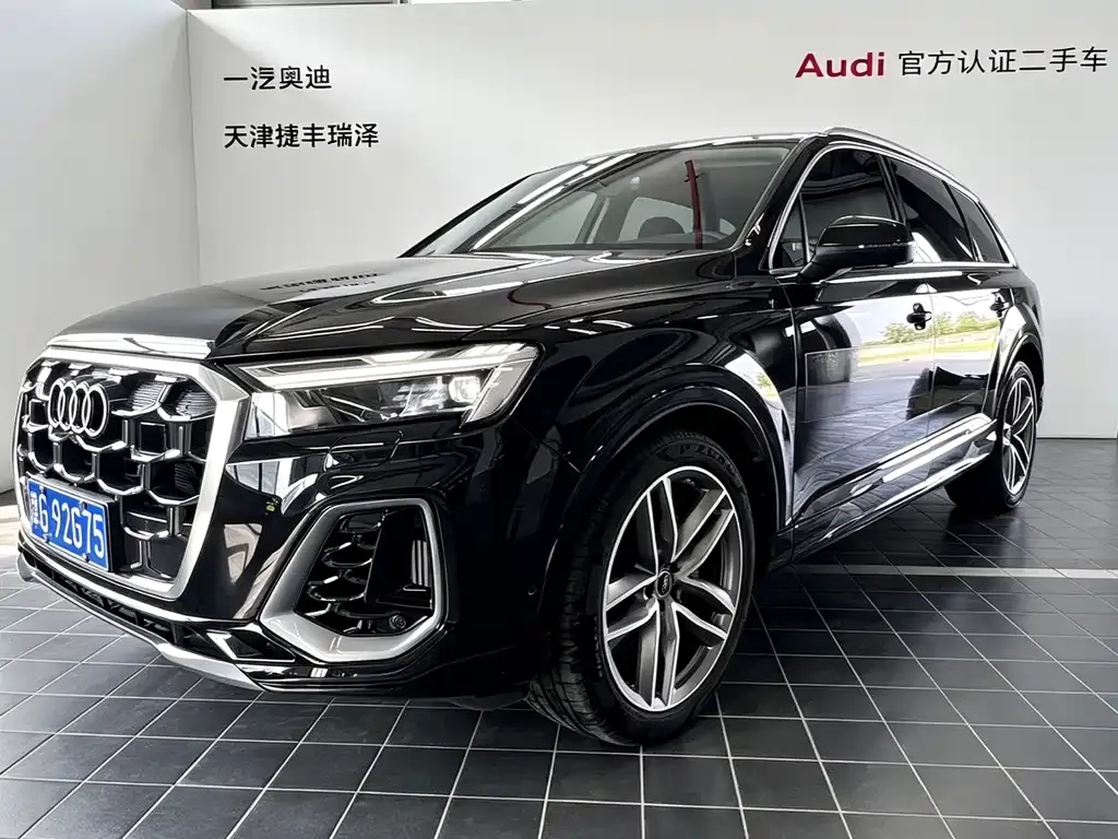 Audi Q7 — фото 1