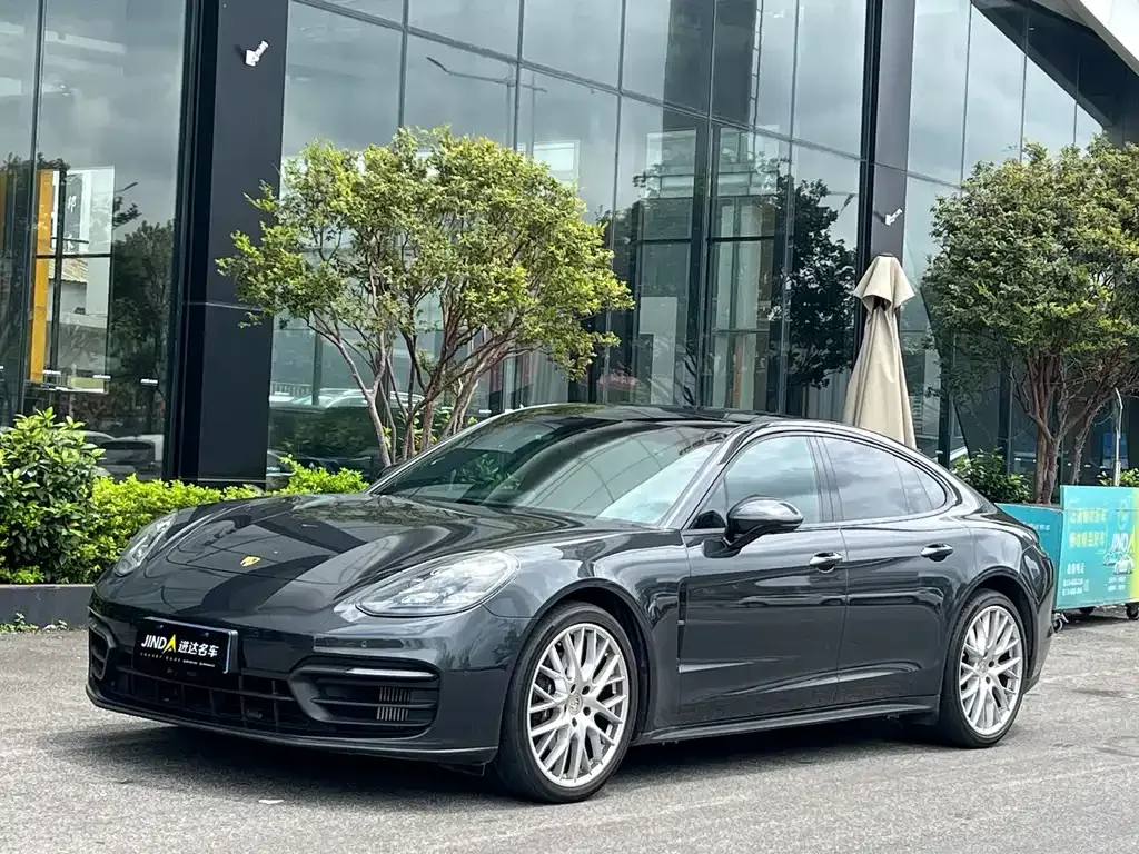 Porsche Panamera — фото 1