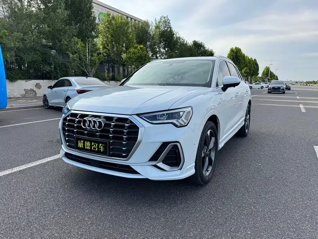 Audi Q3 — фото 1