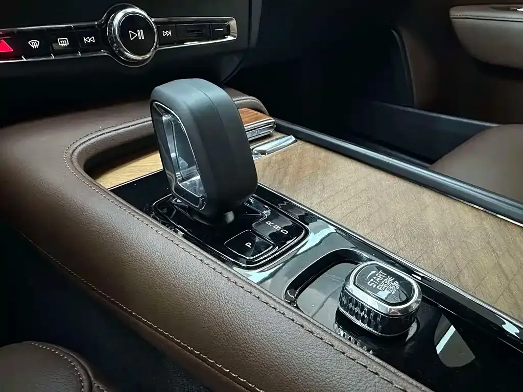 Volvo S90 — фото 8