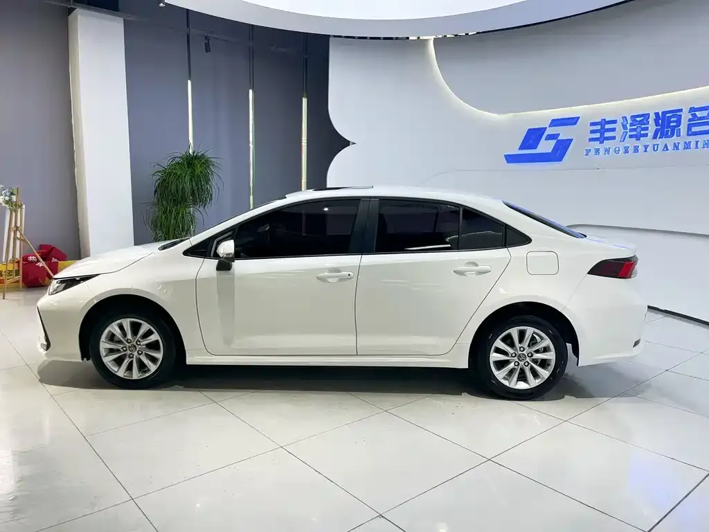 Toyota Corolla — фото 2