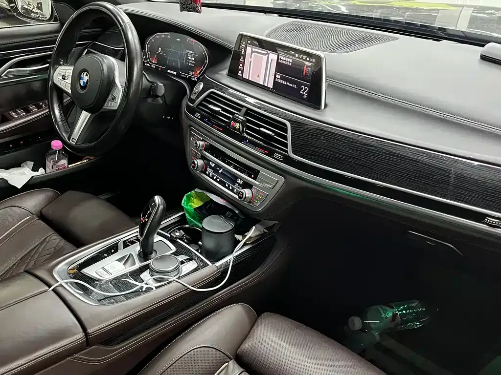 BMW 7 Series — фото 3