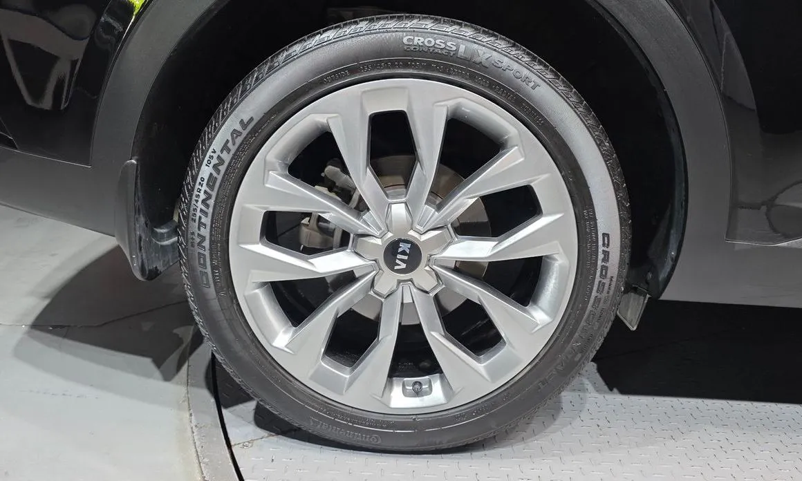 Kia Sorento — фото 10