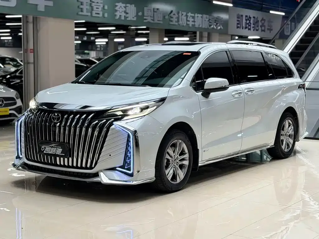Toyota Sienna — фото 1