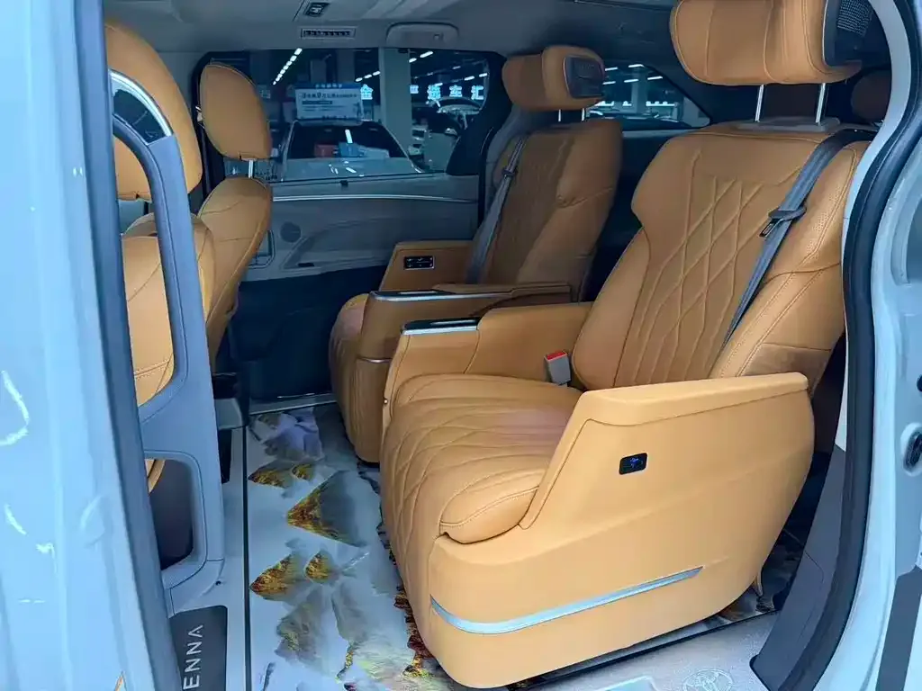 Toyota Sienna — фото 2