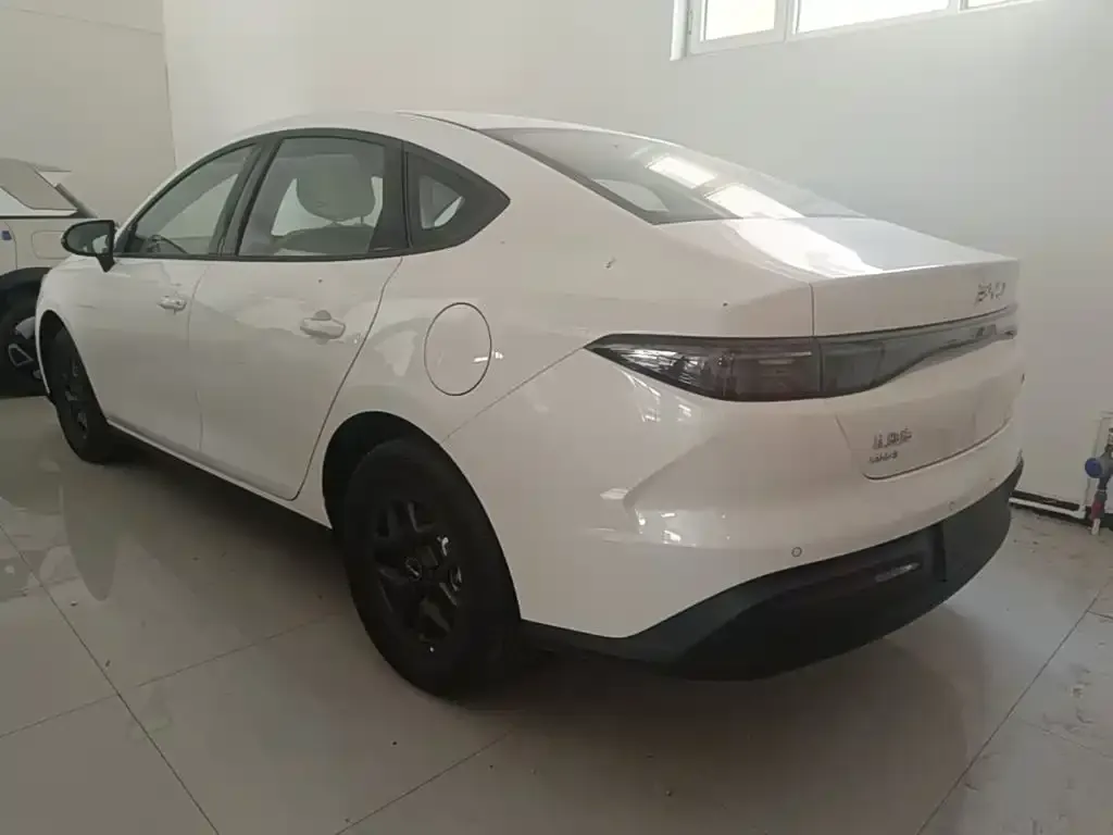 BYD Seal 05 DM-i — фото 4