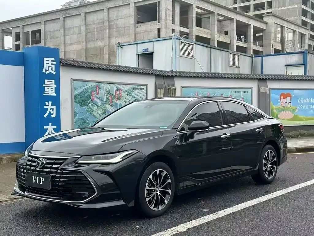 Toyota Avalon — фото 1