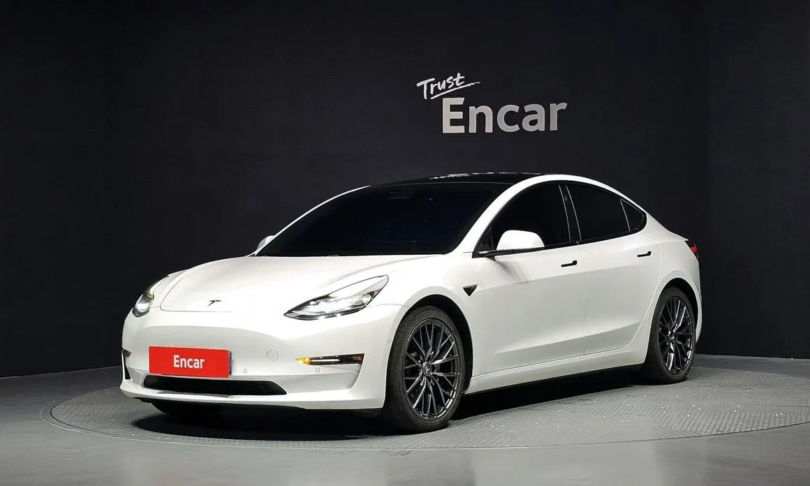 Tesla Model 3 — фото 1