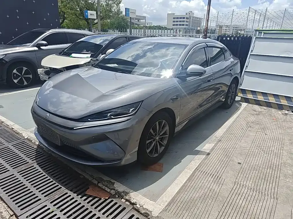 BYD Qin L — фото 1