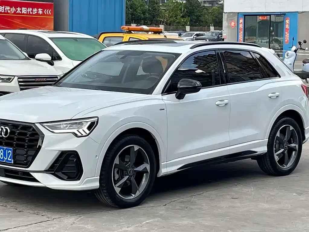 Audi Q3 — фото 1