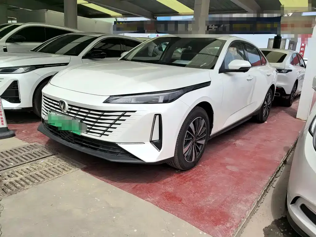 Changan Eado PHEV — фото 1