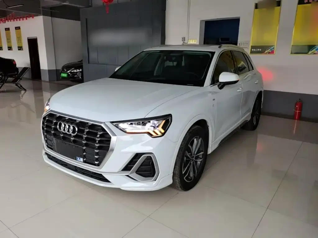 Audi Q3 — фото 1