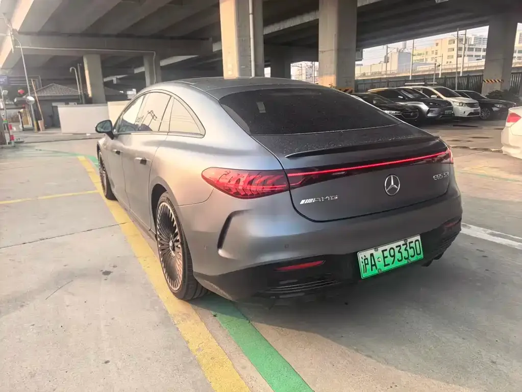 Mercedes-Benz EQS AMG — фото 9