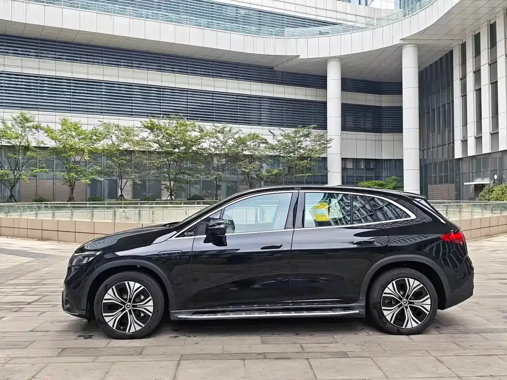 Mercedes-Benz EQE SUV — фото 10