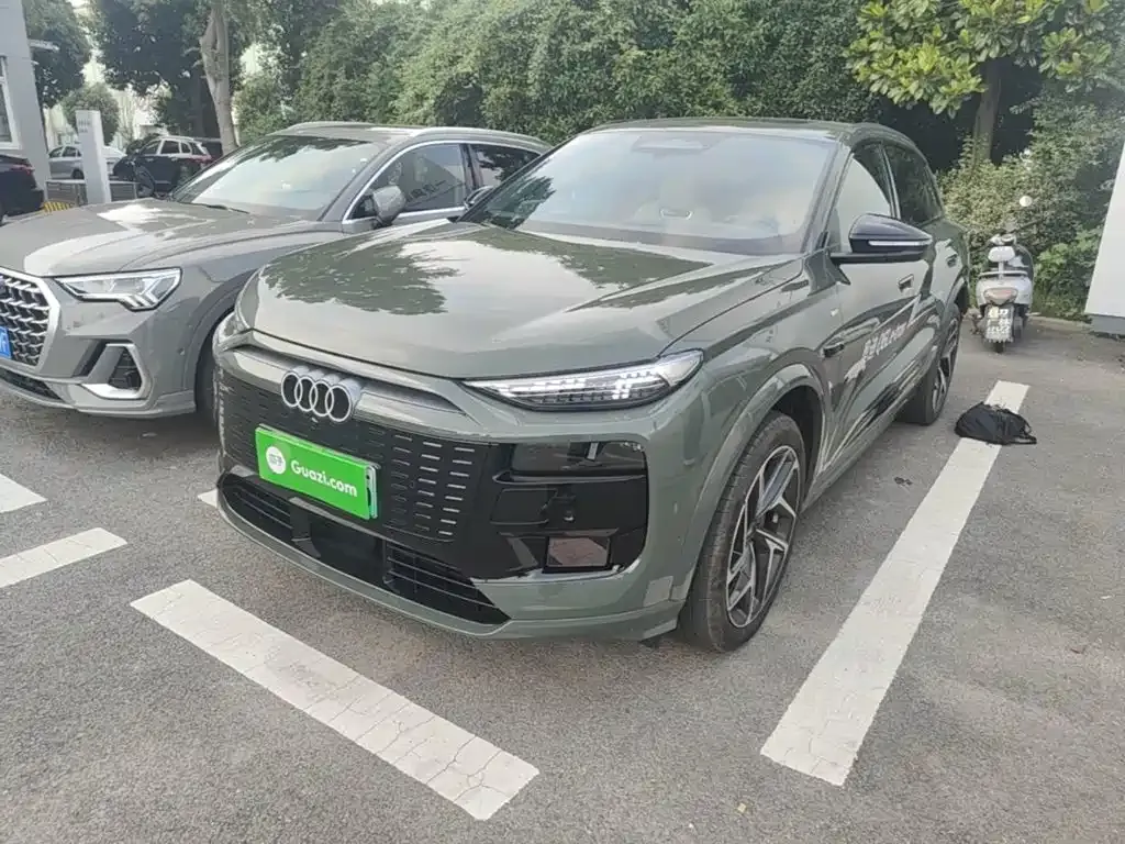 Audi Q6L e-tron — фото 1