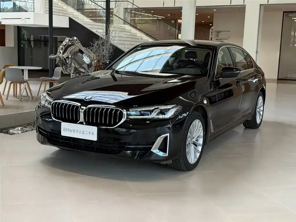 BMW 5 Series — фото 1