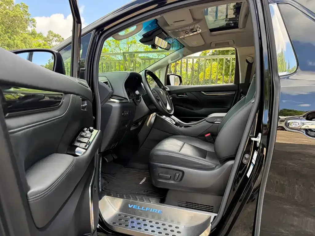 Toyota Vellfire — фото 3