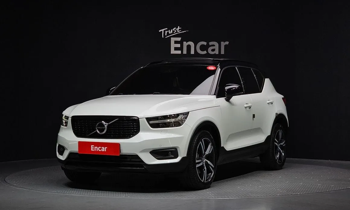 Volvo XC40 — фото 1