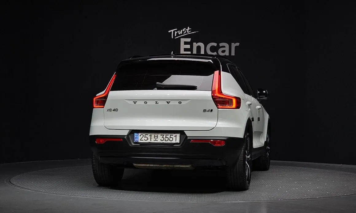 Volvo XC40 — фото 4