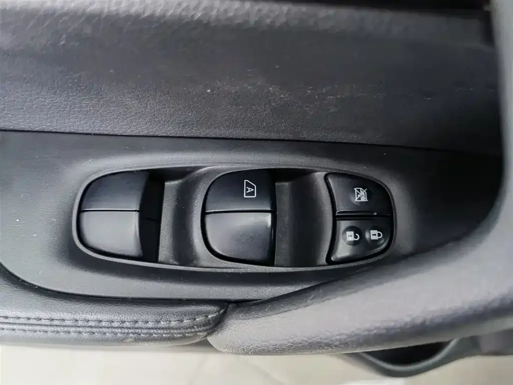Nissan X-Trail — фото 10