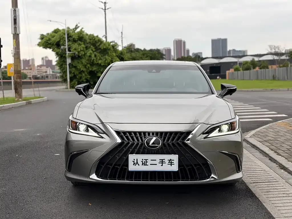 Lexus ES — фото 1