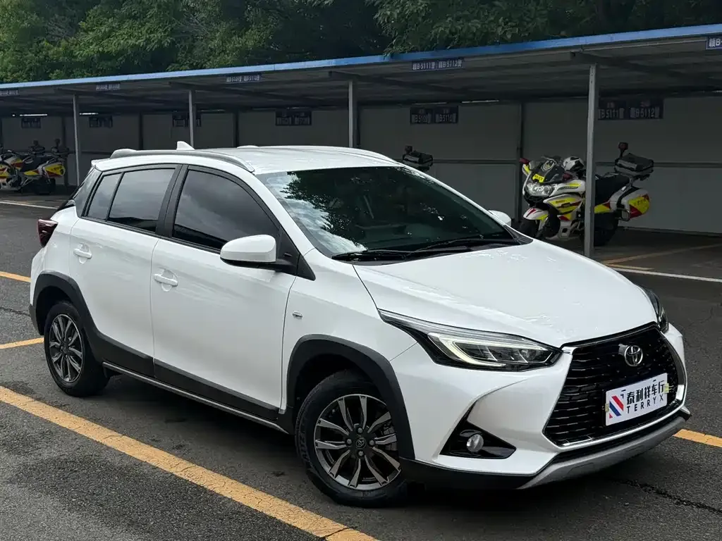 Toyota Yaris L — фото 7