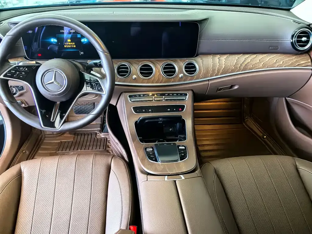 Mercedes-Benz E-Class — фото 4