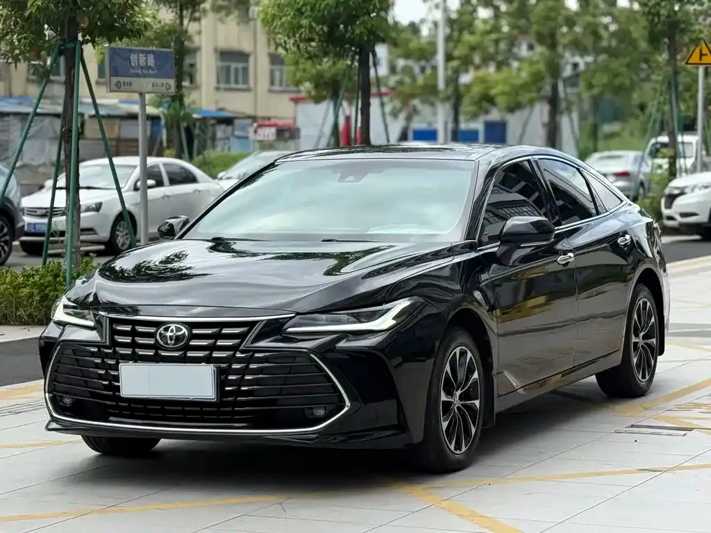 Toyota Avalon — фото 1