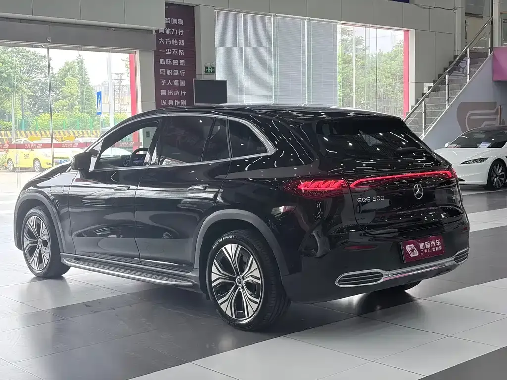 Mercedes-Benz EQE SUV — фото 3