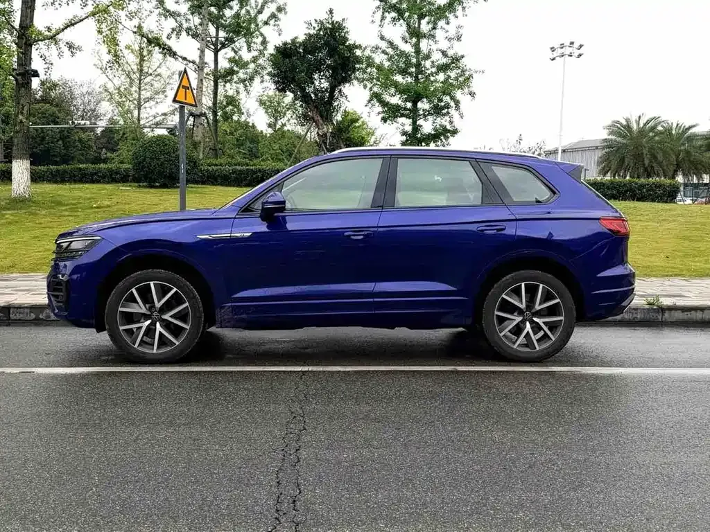 Volkswagen Touareg — фото 9