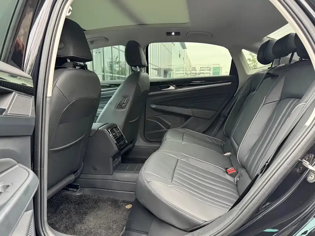 Volkswagen Passat — фото 7