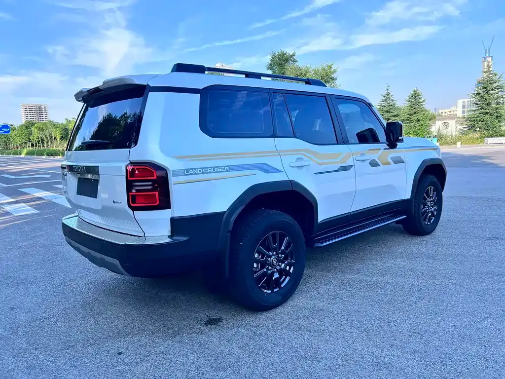 Toyota Prado — фото 10