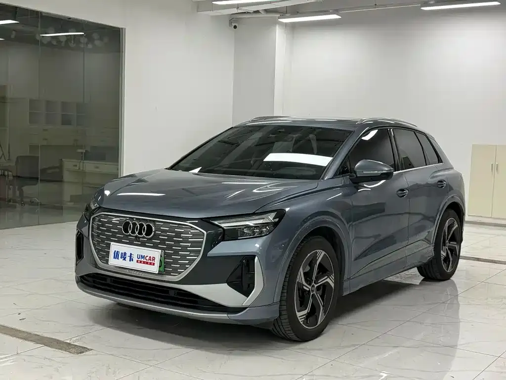 Audi Q4 e-tron — фото 1