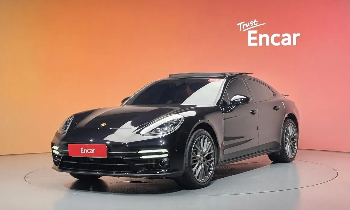 Porsche Panamera — фото 1