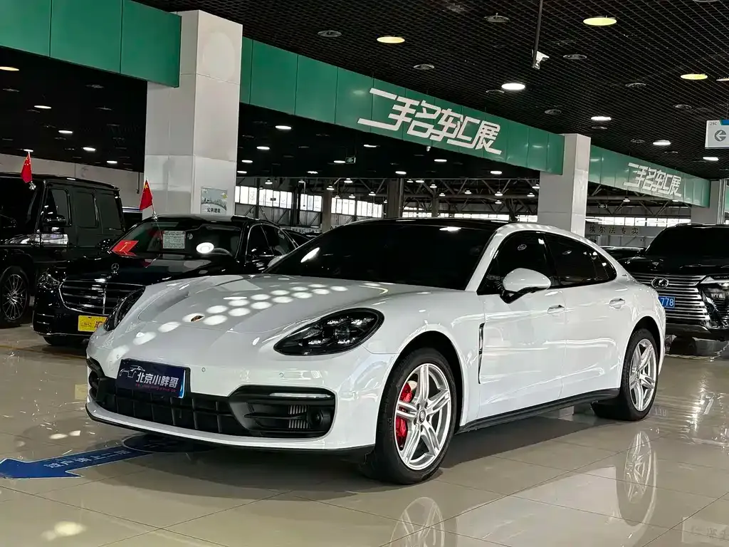 Porsche Panamera — фото 1