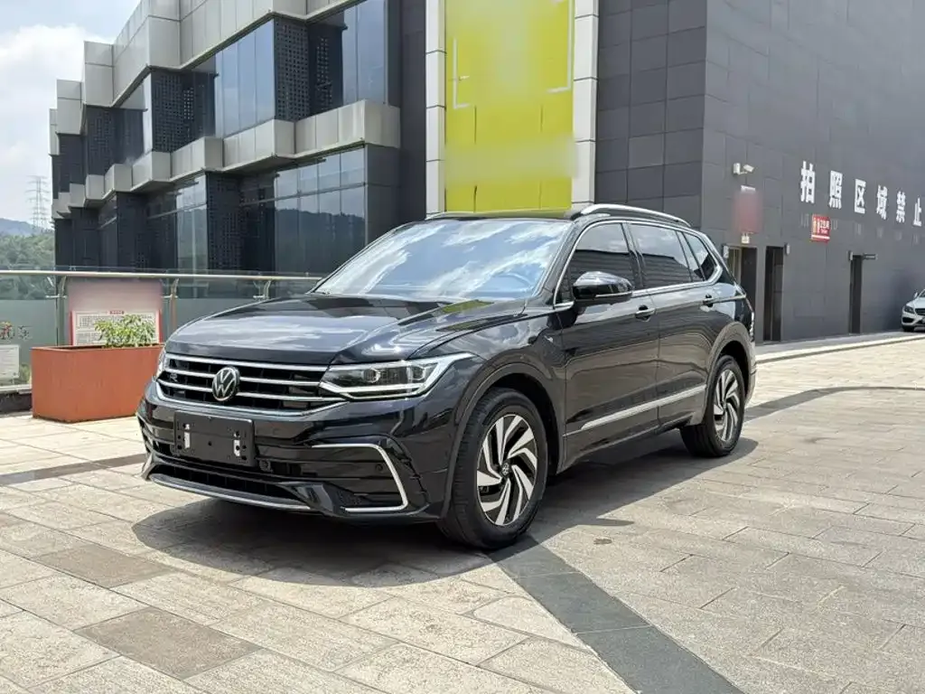 Volkswagen Tiguan L — фото 4