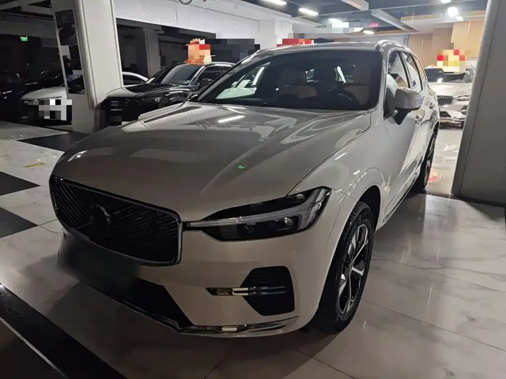 Volvo XC60 — фото 1