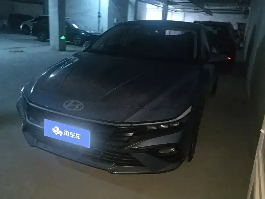 Hyundai Elantra — фото 1