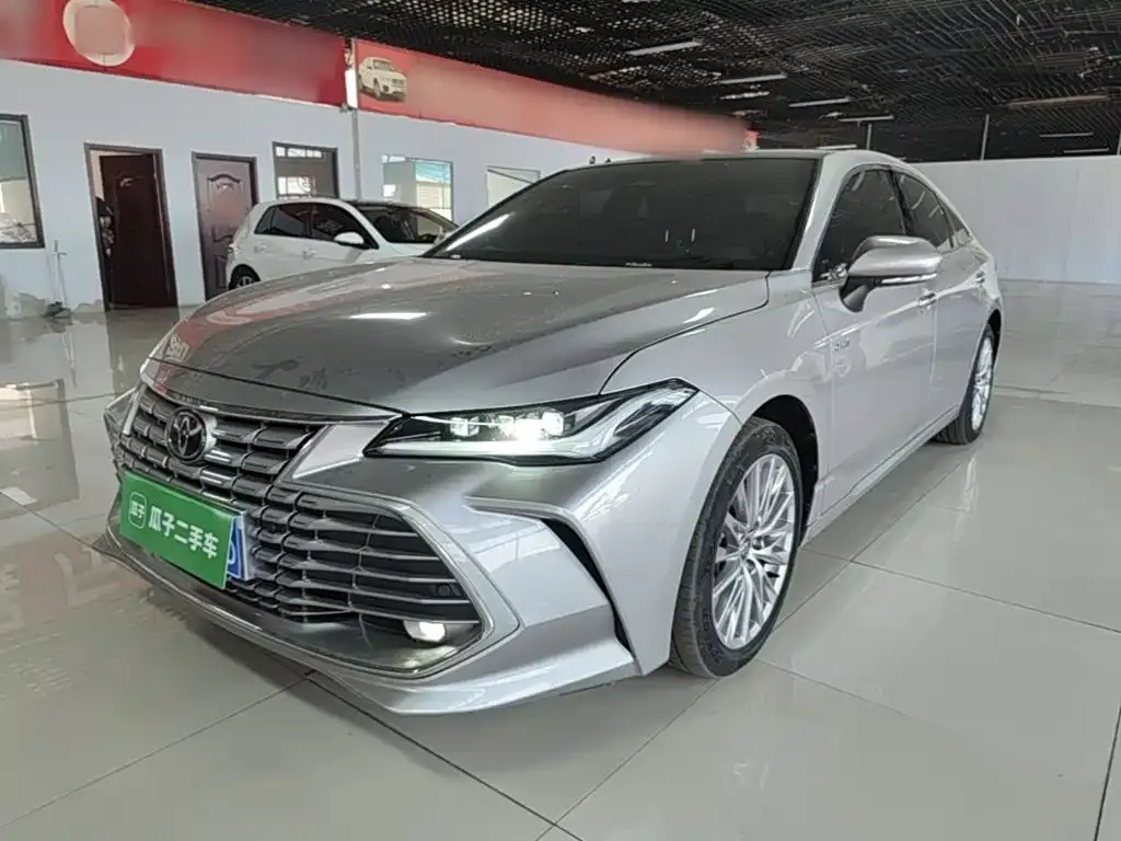 Toyota Avalon — фото 1