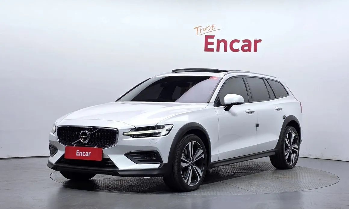 Volvo V60 — фото 1