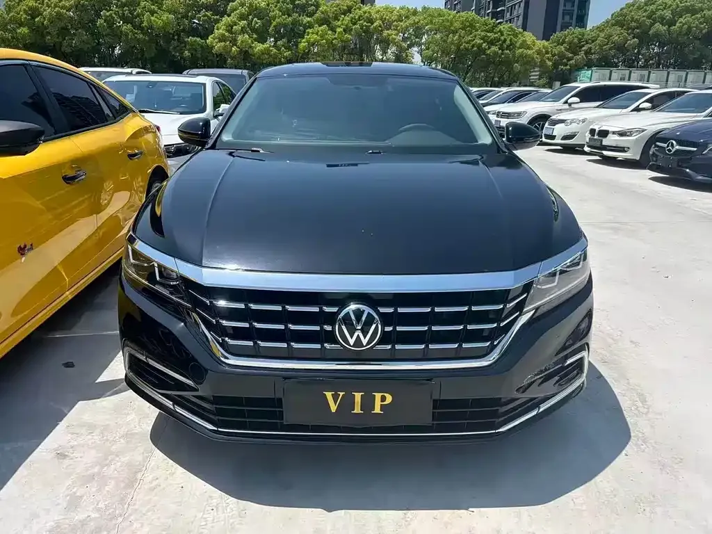 Volkswagen Passat — фото 1