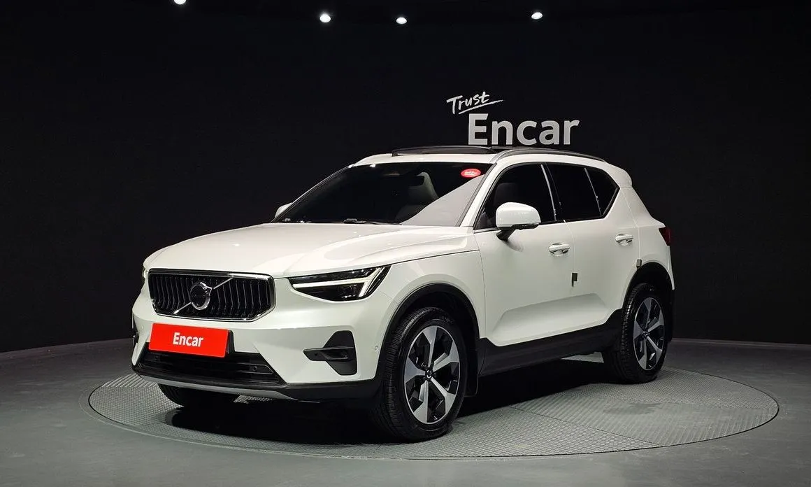 Volvo XC40 — фото 1