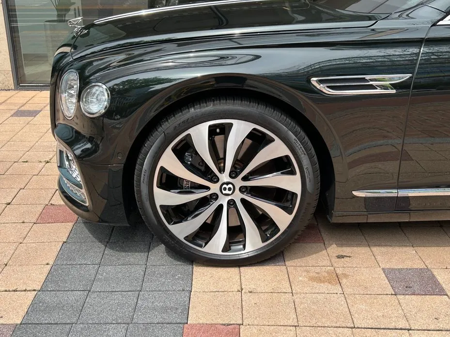 Bentley Flying Spur — фото 8