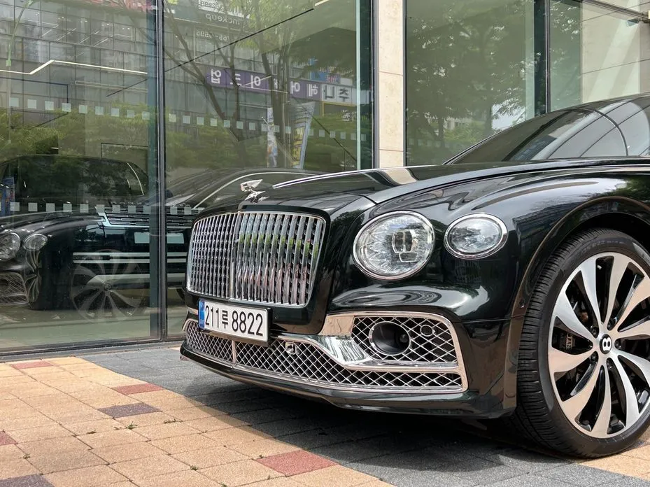 Bentley Flying Spur — фото 2