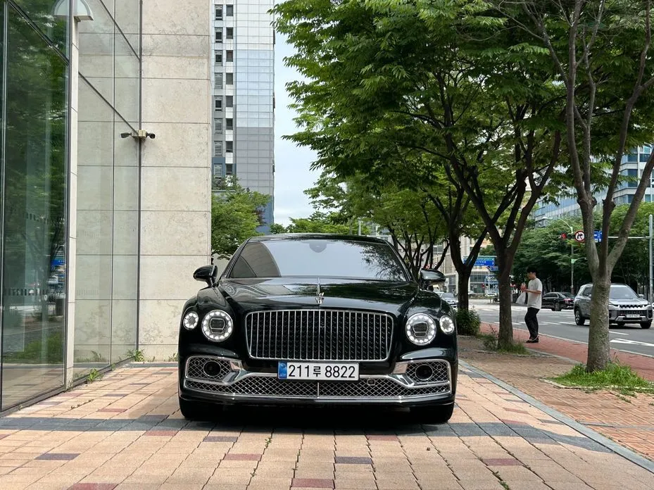 Bentley Flying Spur — фото 5