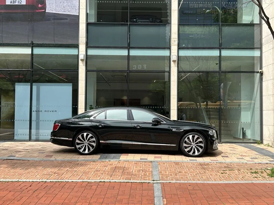 Bentley Flying Spur — фото 3