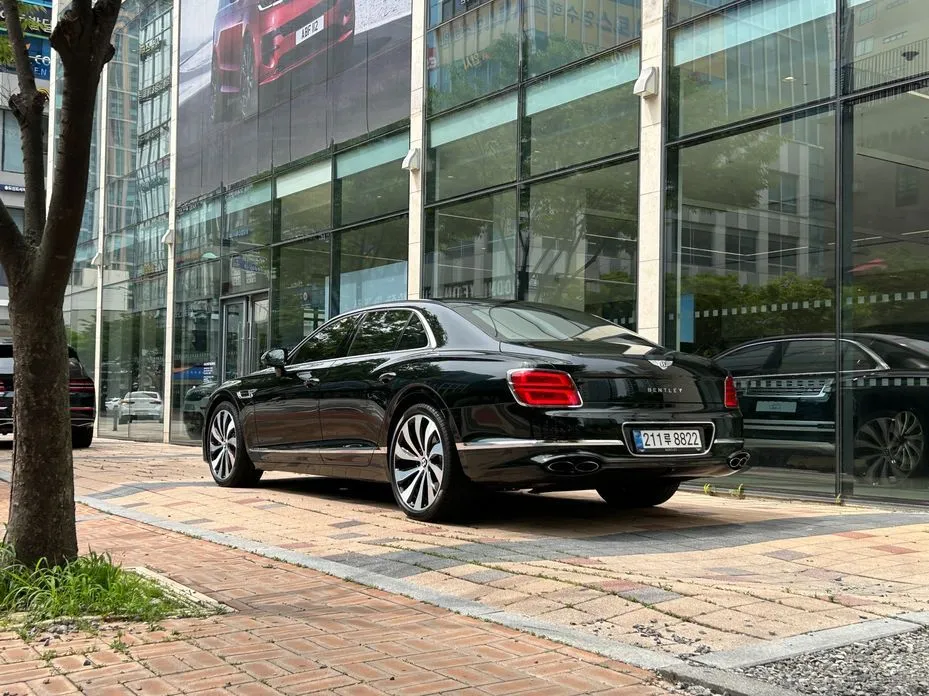 Bentley Flying Spur — фото 6