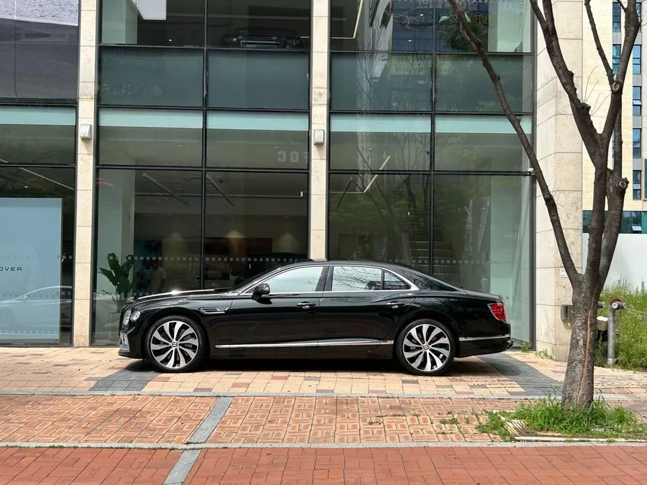 Bentley Flying Spur — фото 7