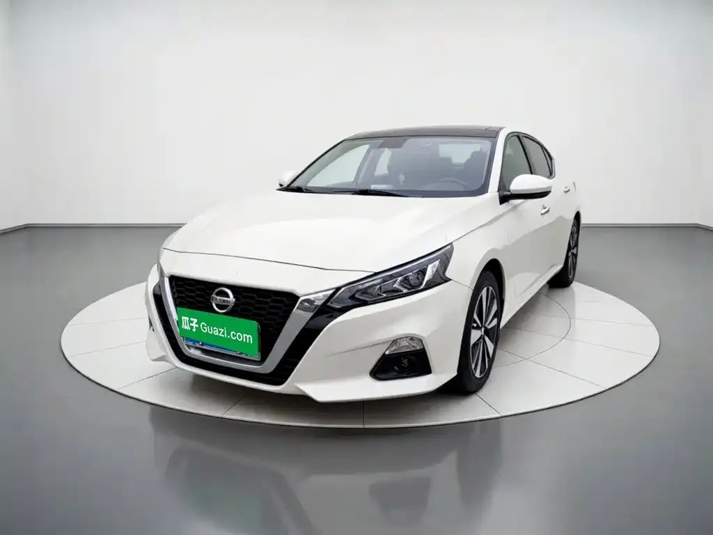 Nissan Teana — фото 1