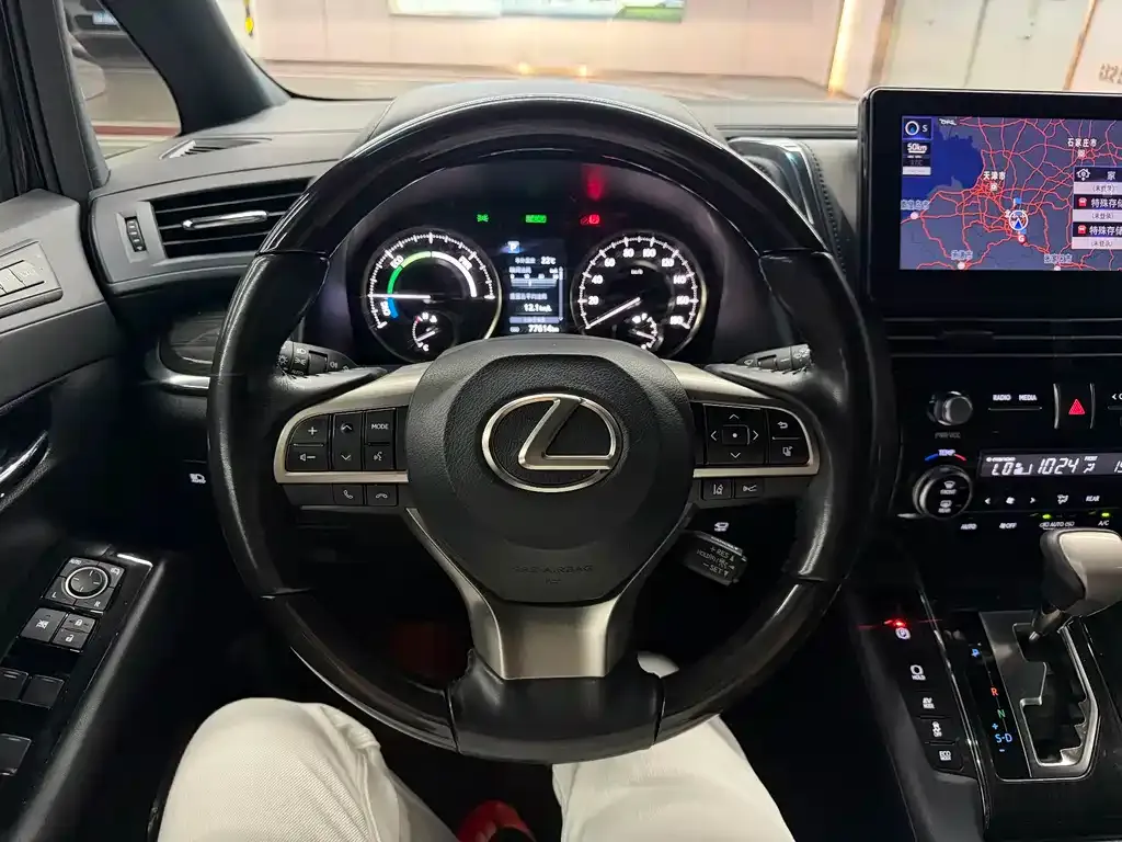 Lexus LM — фото 5